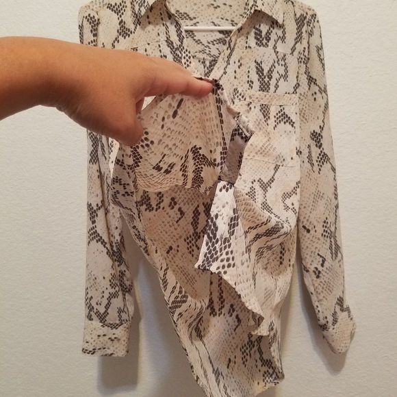 Express Women's Snakeskin Portofino Shirt size Medium - Picture 6 of 7